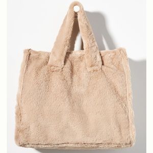NWT👜Anthropologie 👝COZY FAUX FUR TOTE with inside cosmetic bag